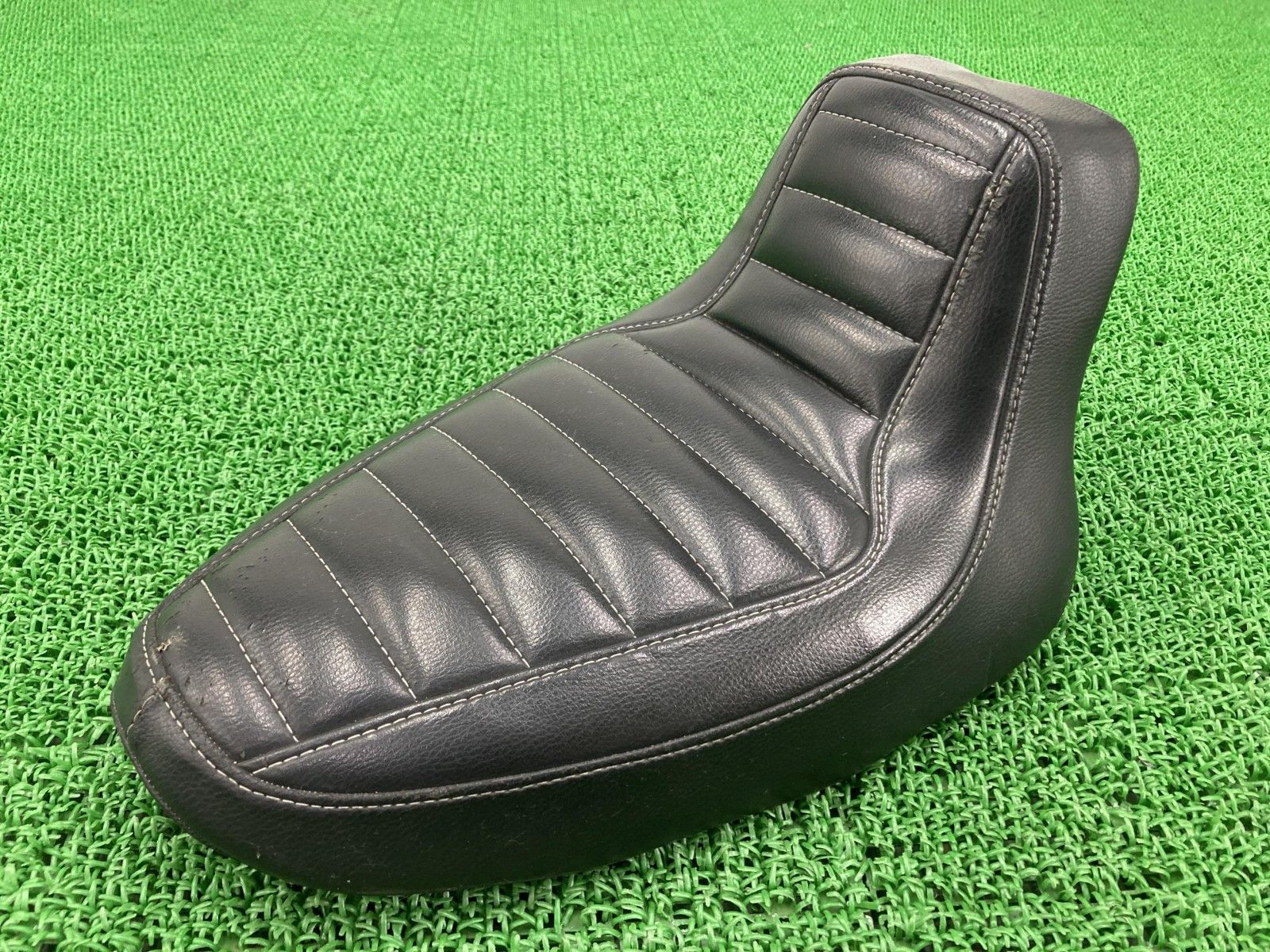 イージーライダース製ハーレー シート 社外 バイク 部品 FXST 