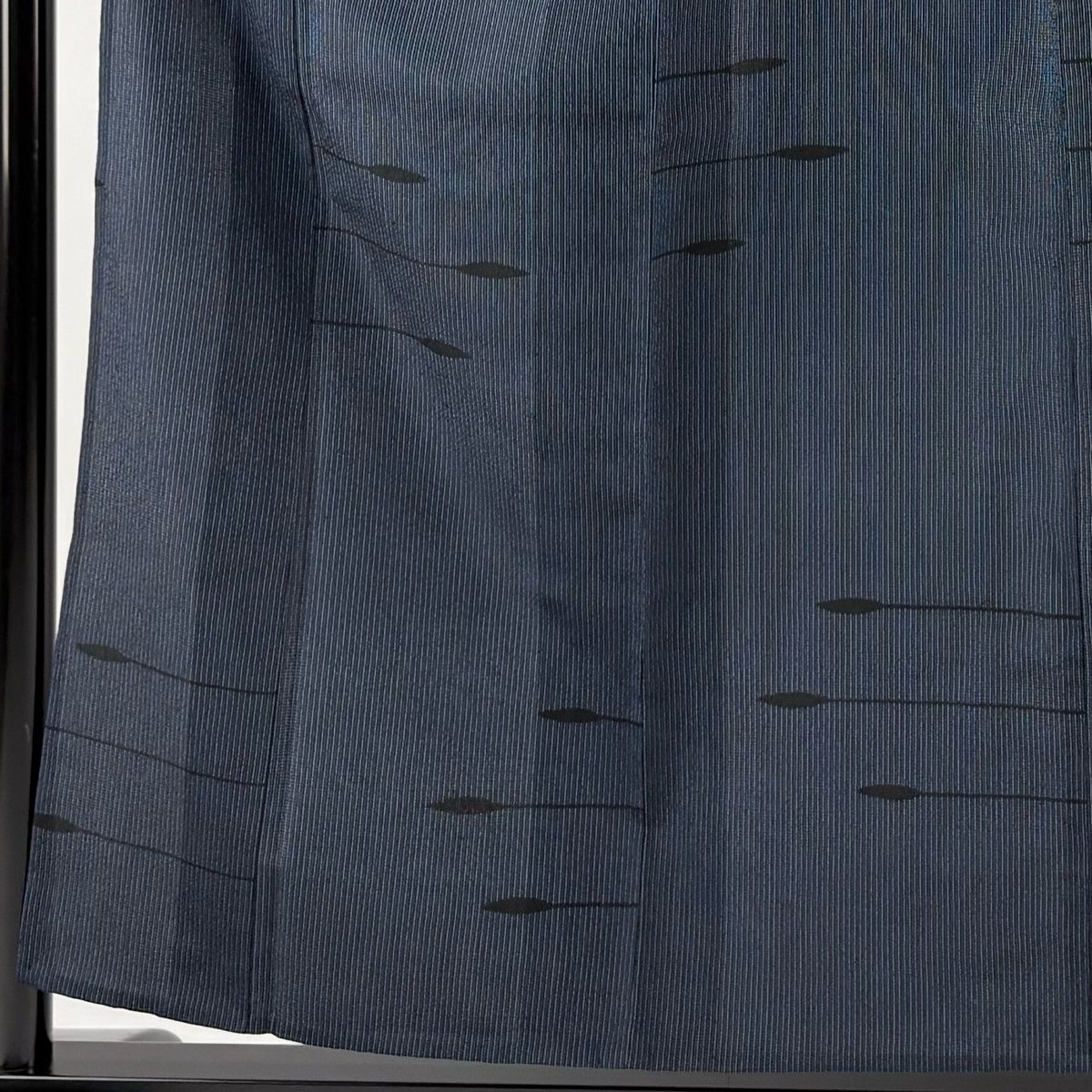 紬 身丈155cm 裄丈63.5cm S 単衣 縞 幾何学 紺色 正絹 名品 【中古  