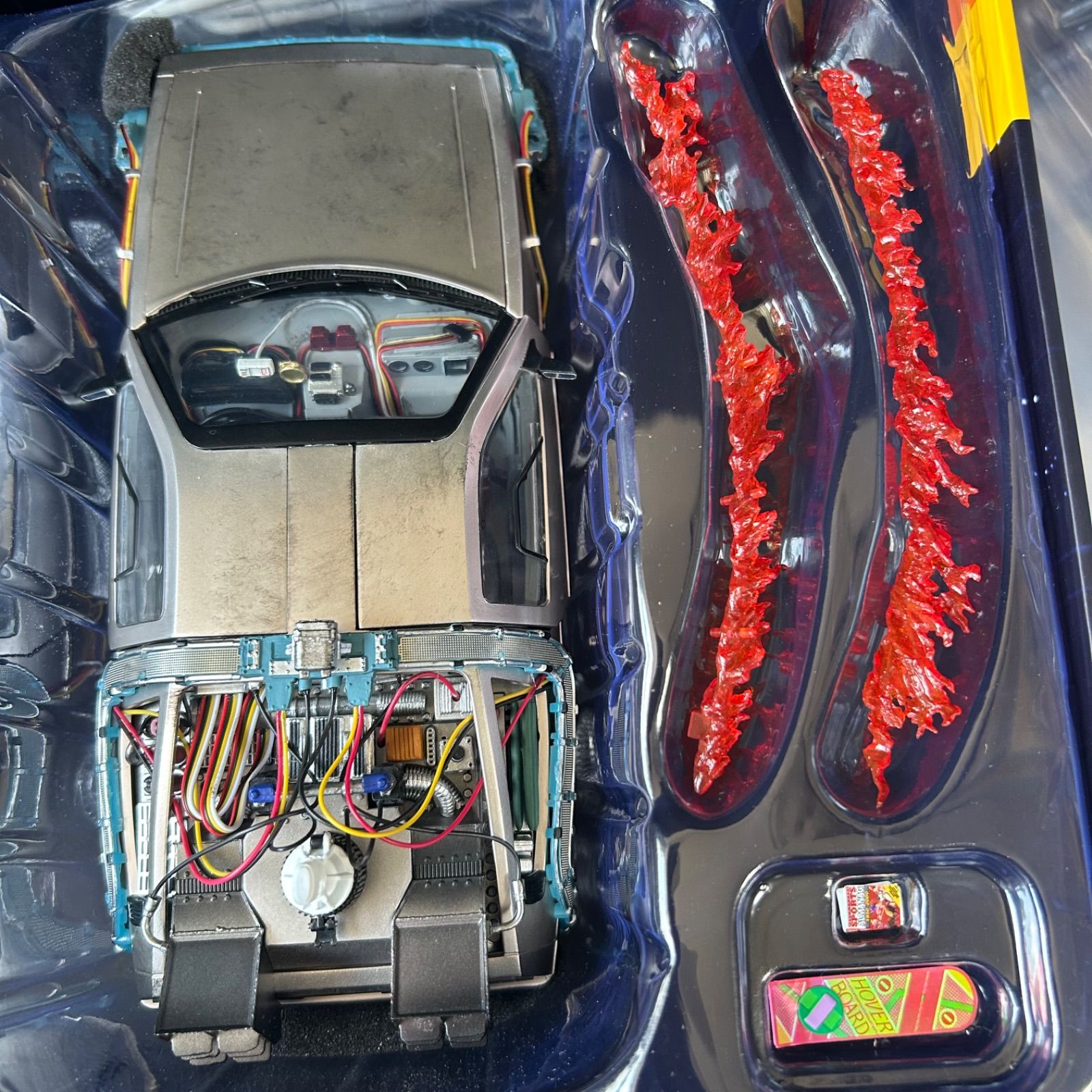 一流の素材、 完璧な品質。 エッグアタック フローティング バックトゥザフューチャー デロリアン デラックス版 フィギュア EAF-005