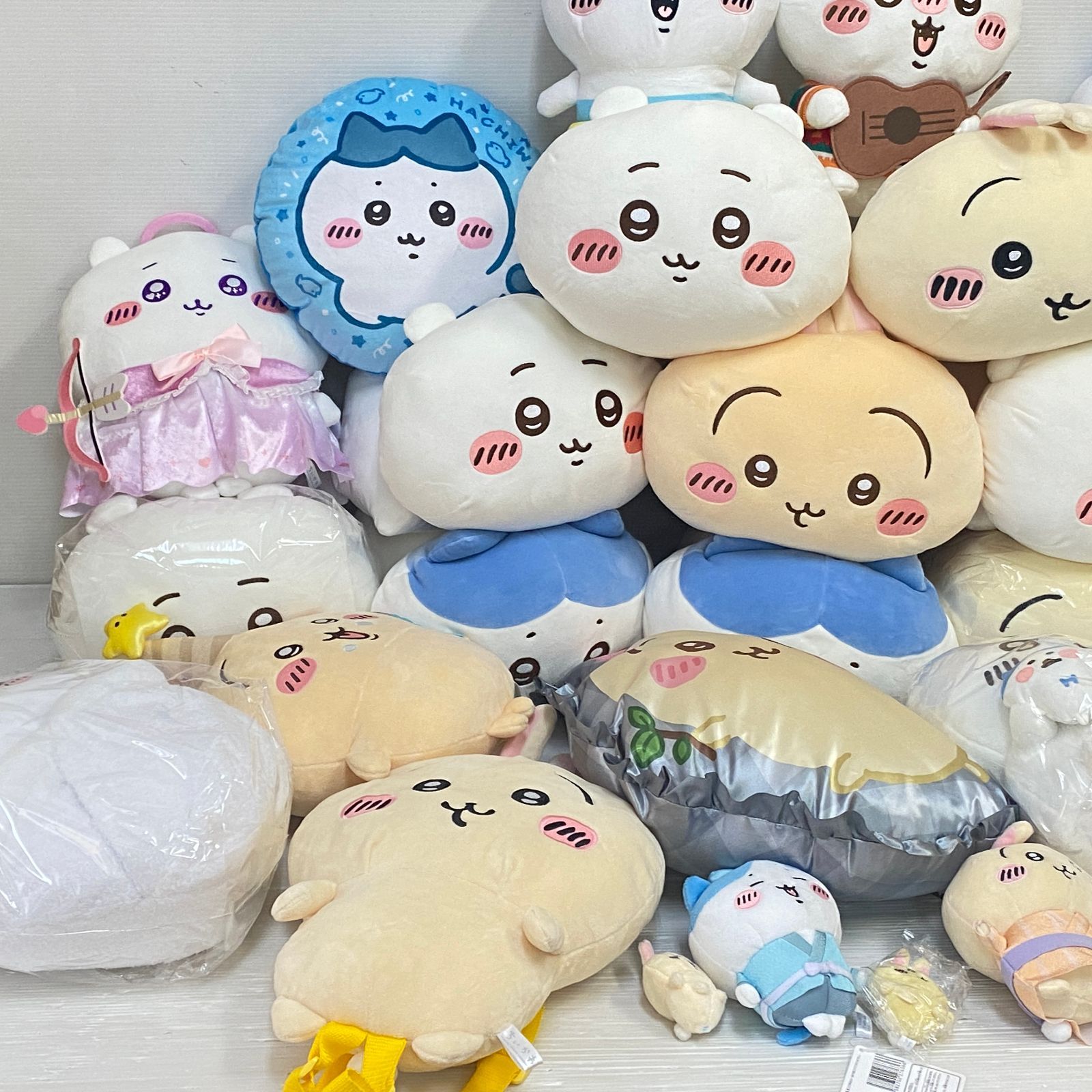 最後写真二枚に、クッションとぬいぐるみあります ちいかわ まとめ売り 🌱新商品🌱 『大変なことがおこったおかおクッション(#ちいかわ