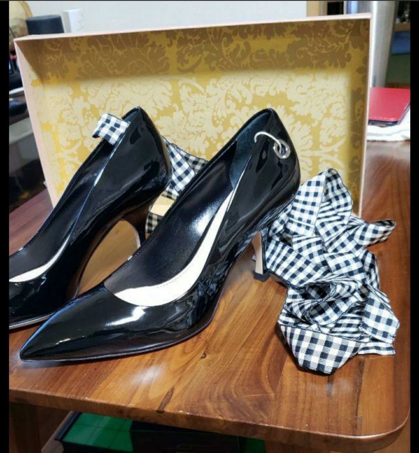販売用【新品】MIUMIUエナメルレザーパンプス　ブラック　23.5cm 靴