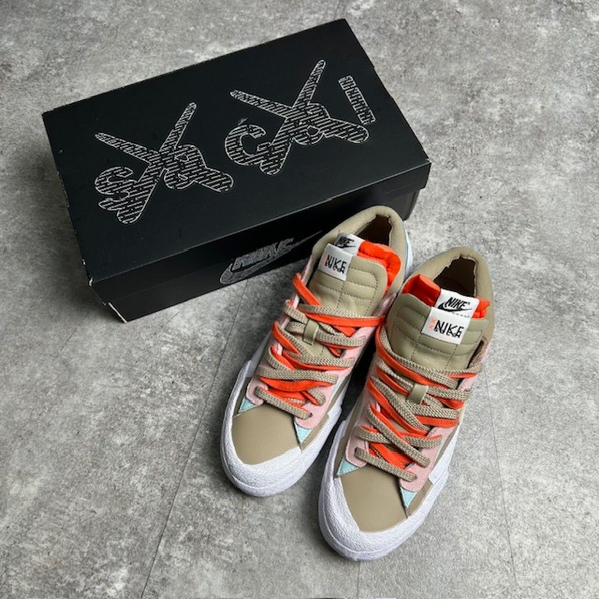 NIKE ナイキ sacai×KAWS Blazer Low Reed DM7901 200 トリプルネーム 