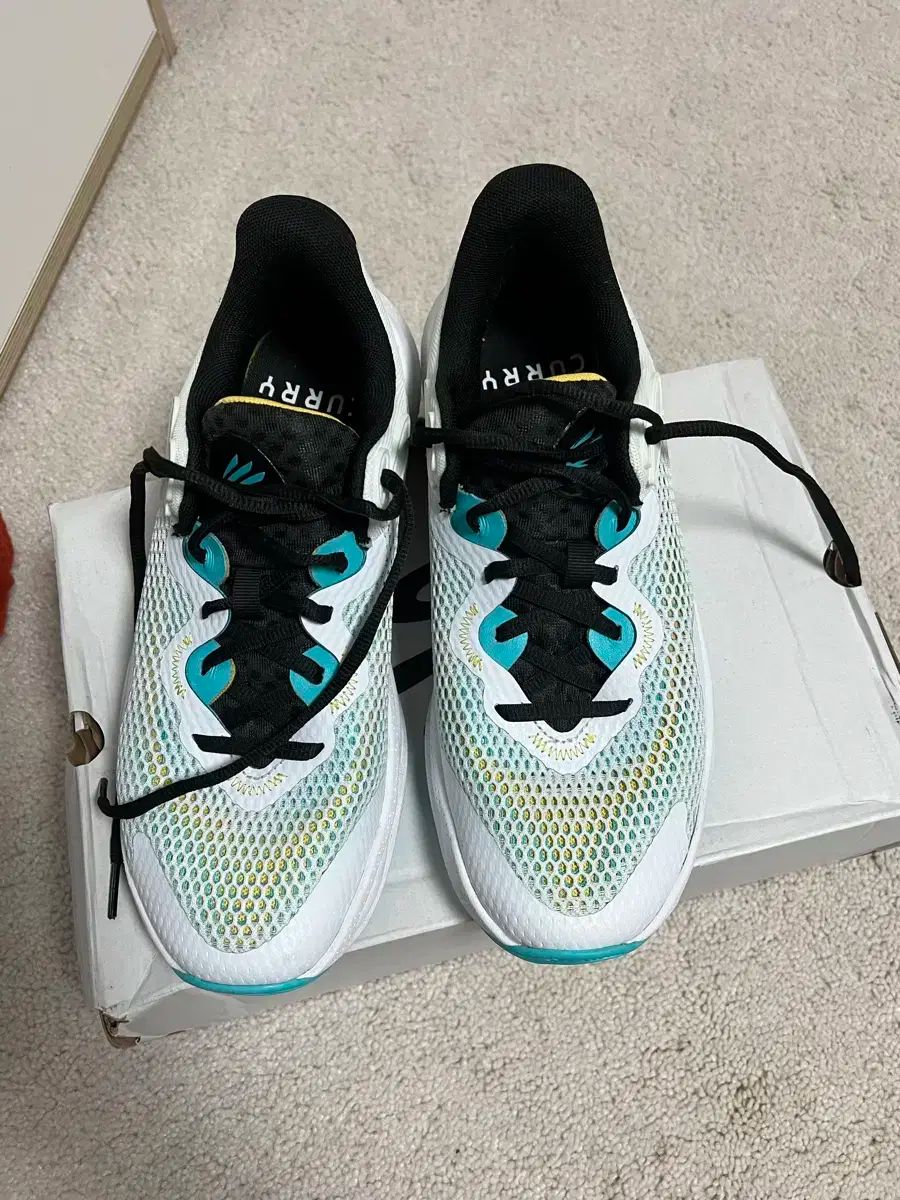 <판매완료>アンダーアーマー カリー スプラッシュ 24 バスケットシューズ