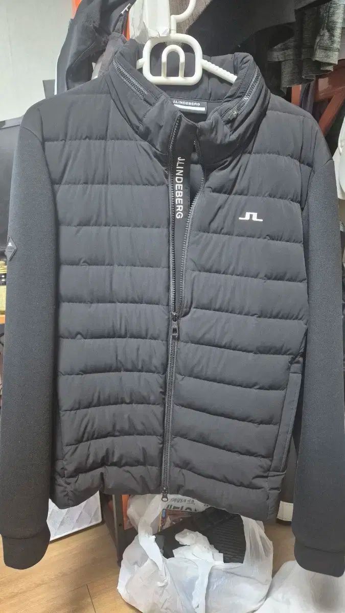 J.LINDEBERG J.リンドバーグ ブラック ハイブリッド ニット ダウン ジャケット L 105