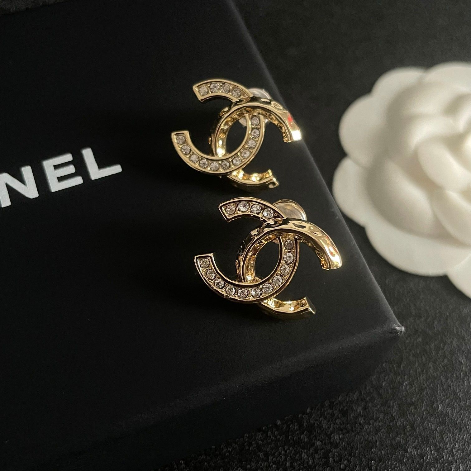 CHANEL ゴールド スクエア型 ピアス　ヴィンテージ CHANELヴィンテージピアス
