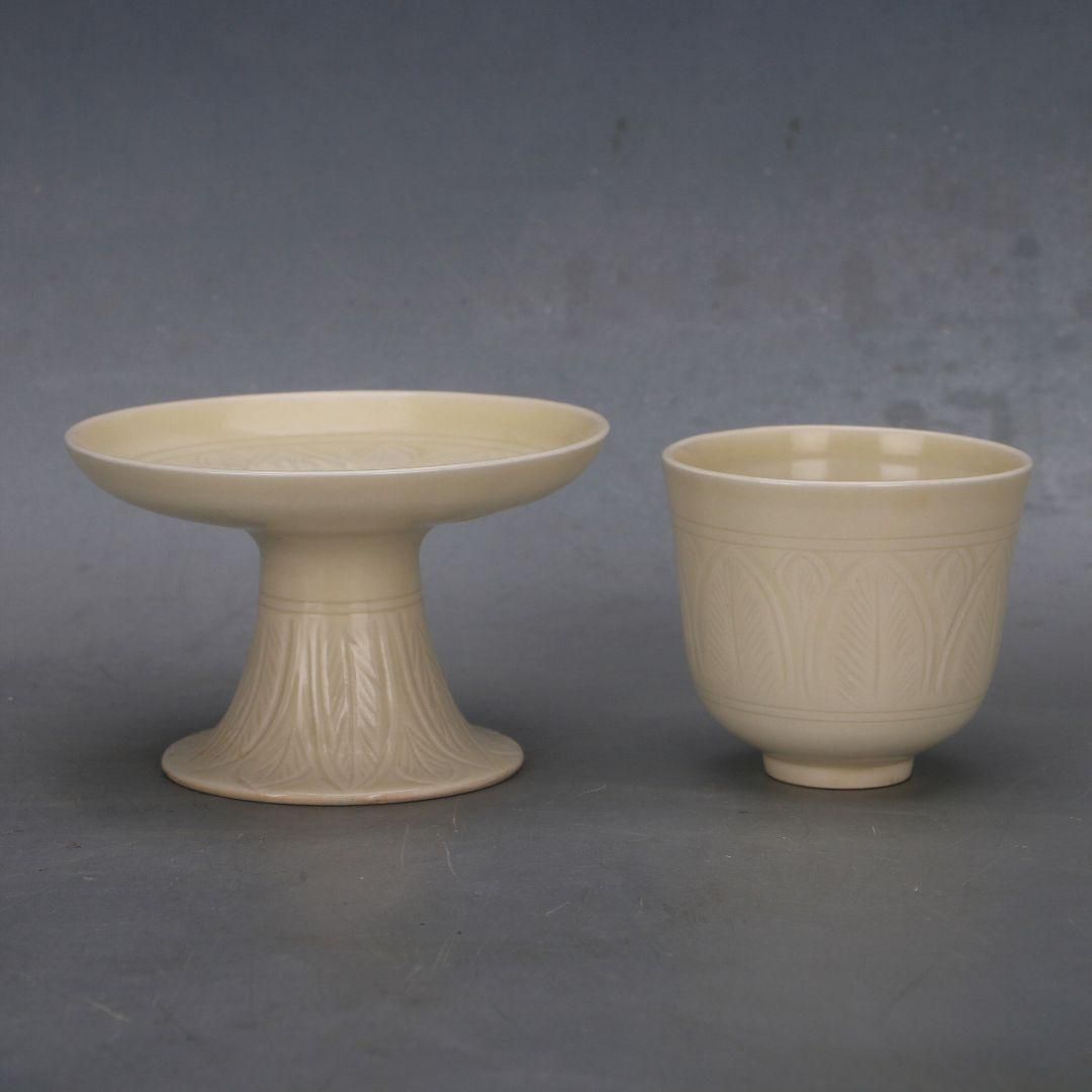宋定窯暗刻纏枝花卉高足杯  景徳鎮 陶磁器 装飾品 工芸品 美術品 置物 宋定窯暗刻纏枝花卉高足杯 景徳鎮 陶磁器 装飾品 工芸品 美術品