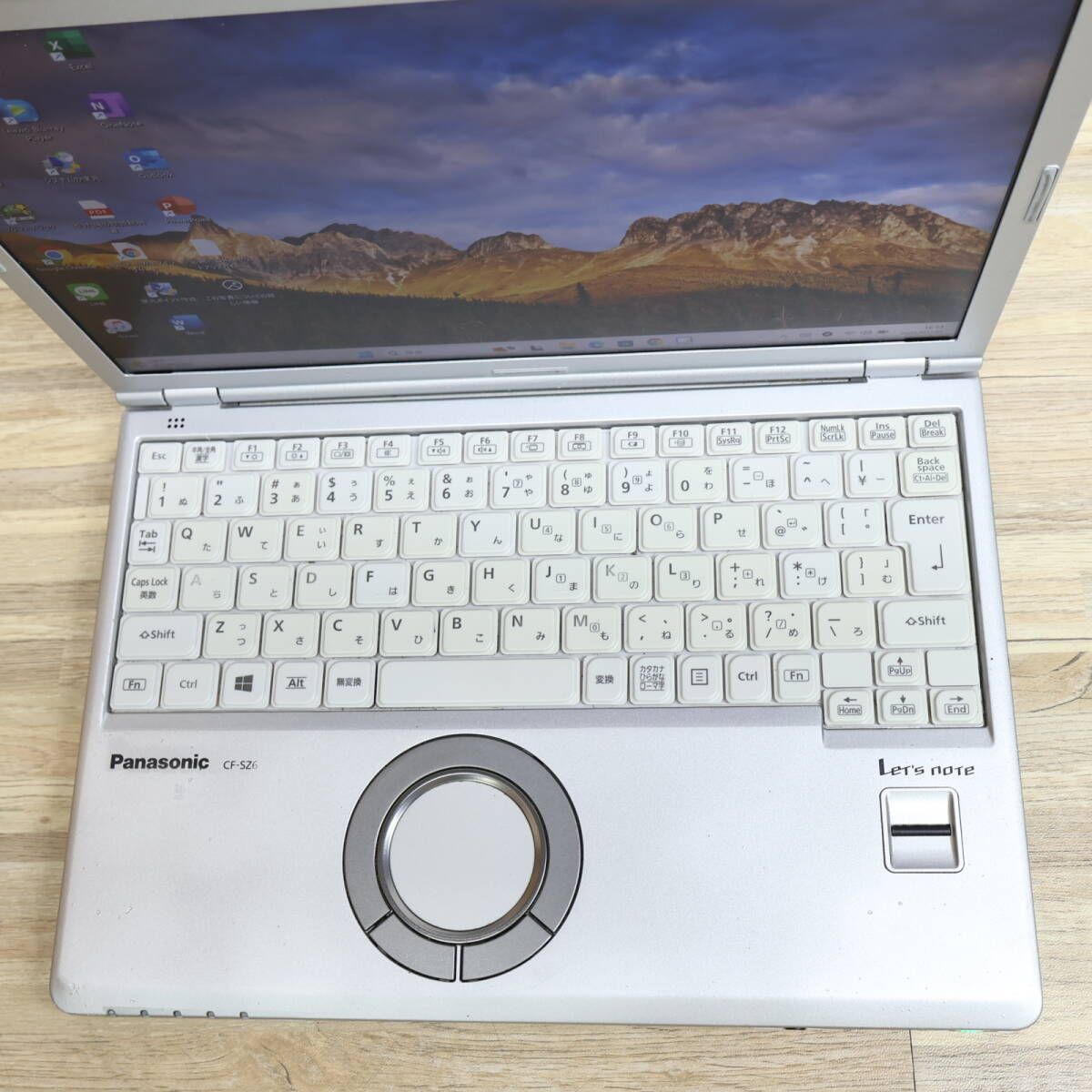 美品 高性能7世代i5！SSD256GB メモリ8GBCF-SZ6 Core i5-7300U