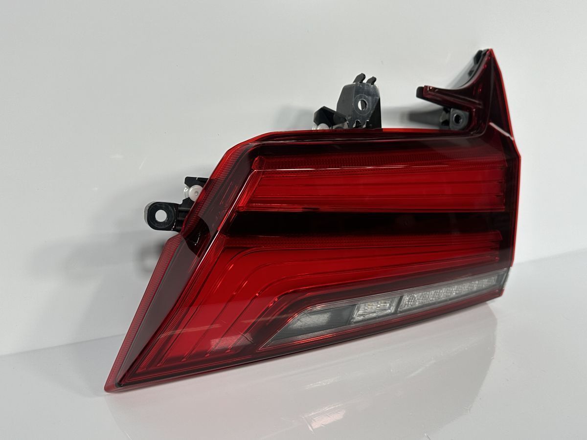 低走行 アルファード AGH30W 後期 純正 右フィニッシャーランプ テール 内側 シーケンシャル LED 81581-58320 58-81 I 管理28344