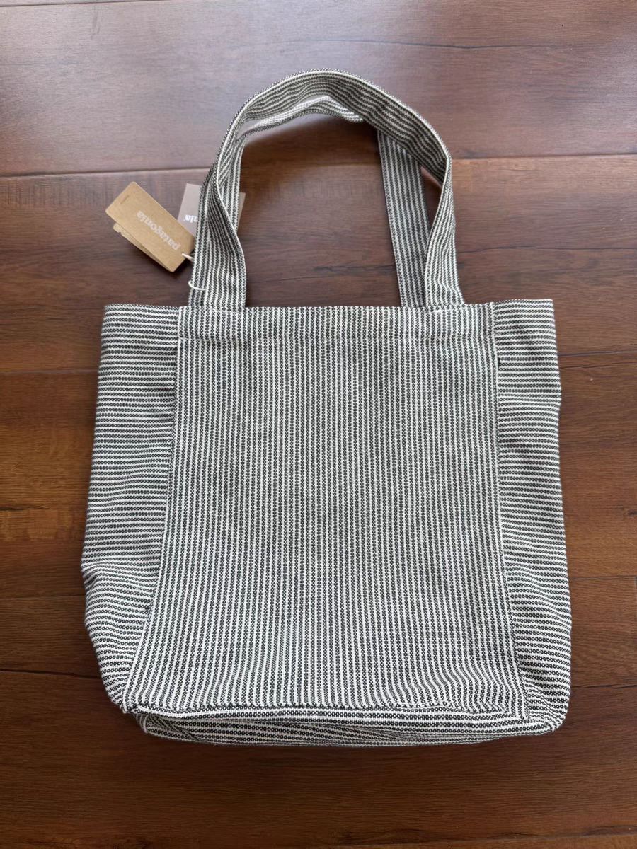 パタゴニア（Patagonia）のキャンバス製トートバッグ