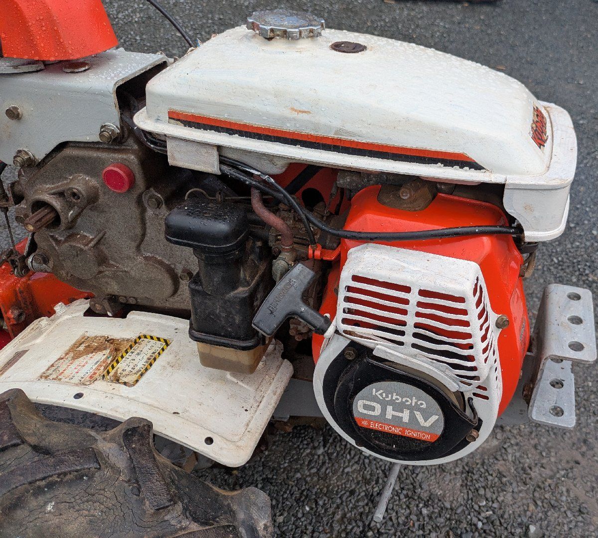 クボタ ガソリンエンジン管理機T1-65です。肥料散布用仕様