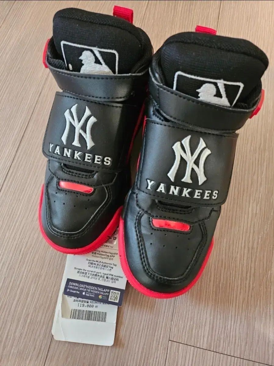 MLBキッズ ハイトップ スニーカー (新品)