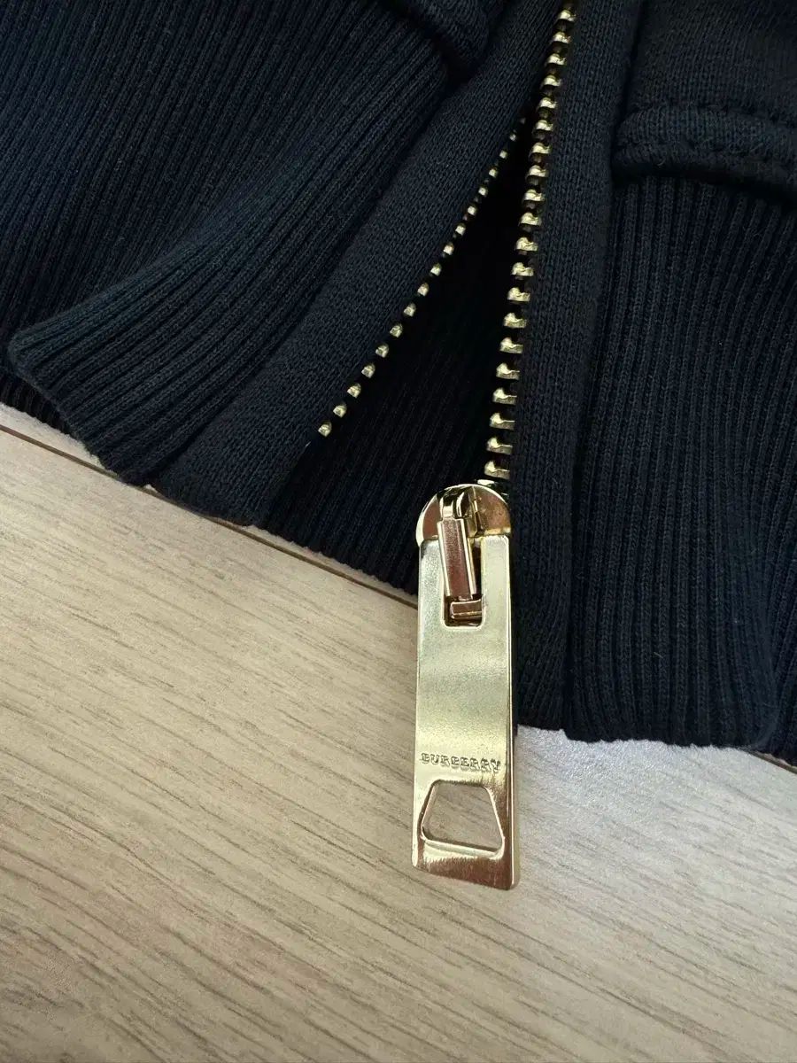 品質保証で、高速配送！ バーバリー 起毛 フードジップアップ XS ストレッチ