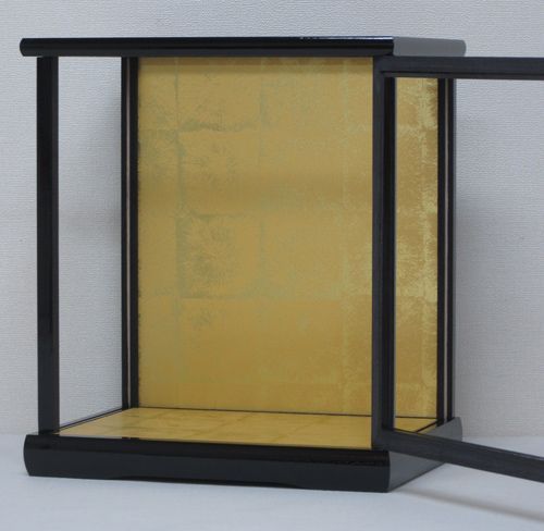 博多人形 ガラスケース 間口35×奥行27×高さ45cmケース内寸 黒桑塗り 人形ケース 木製 扉付 市松人形 日本人形 人形ケース 間口35×奥行27×高さ45ｃｍ（ケース内寸）ケヤキ塗り