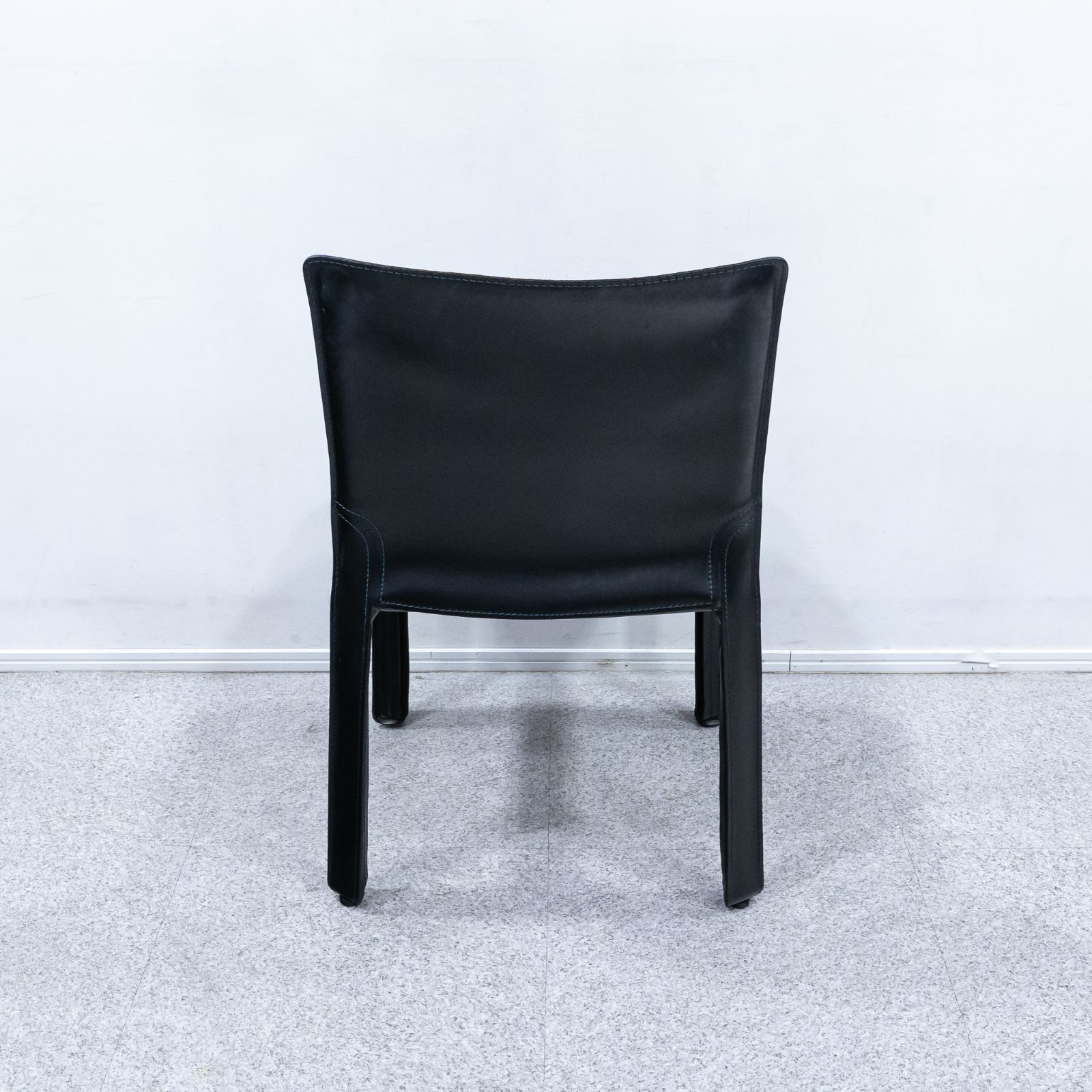 Cassina（カッシーナ）413 CAB 【受注輸入色／ホワイト】キャブ アーム 
