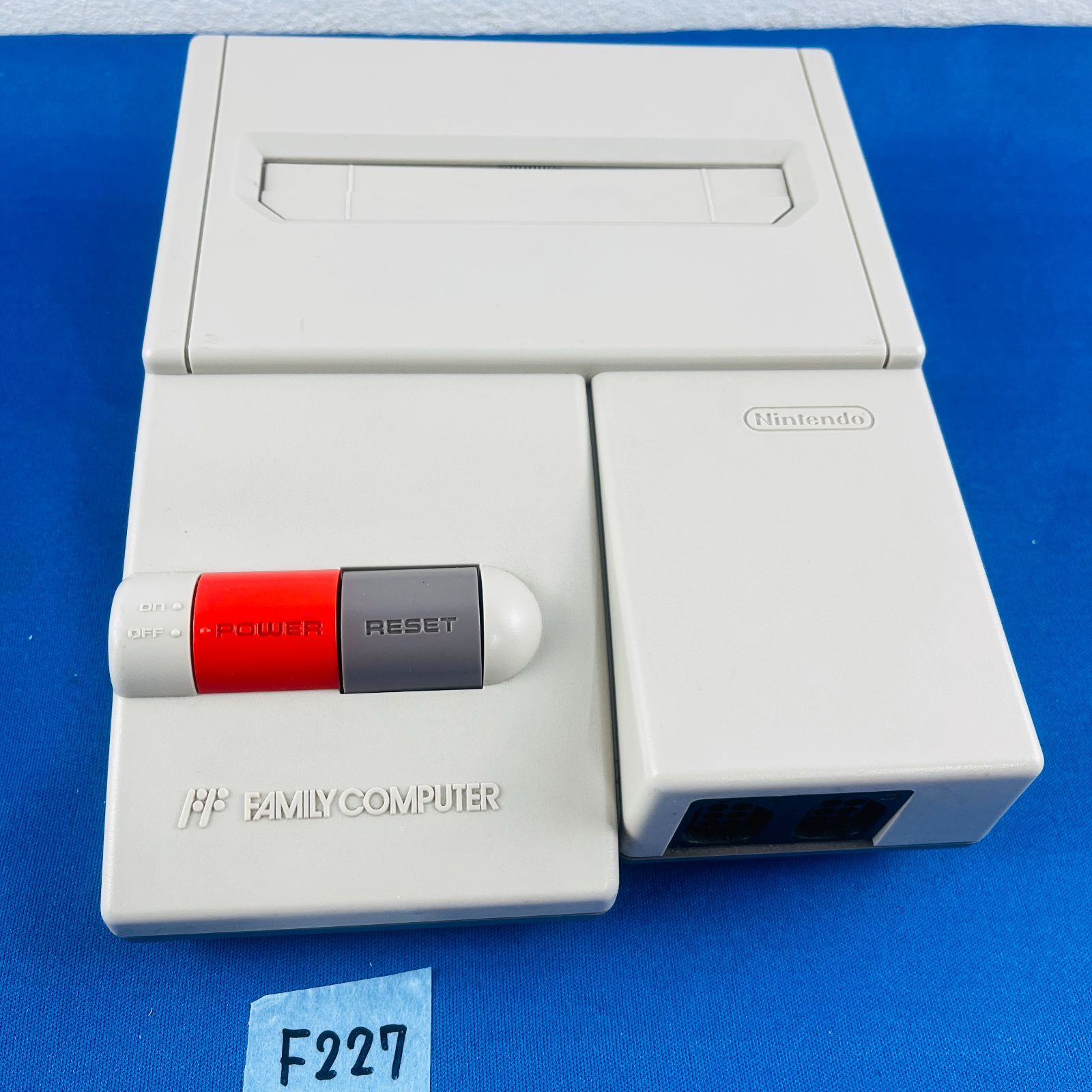 現状品／レトロ Nintendo 任天堂 ファミリーコンピュータ 2P四角