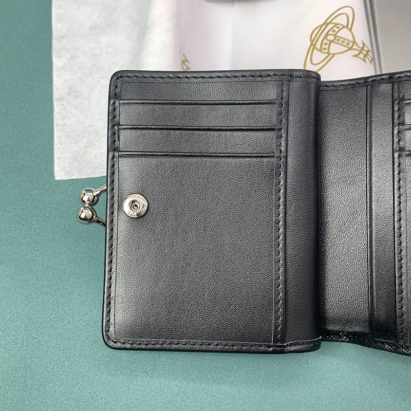 【美品】　ヴィヴィアンウエストウッド　折財布　ブラック　がま口　三つ折り財布 ヴィヴィアンウエストウッド がま口 三つ折り財布 総柄型押し