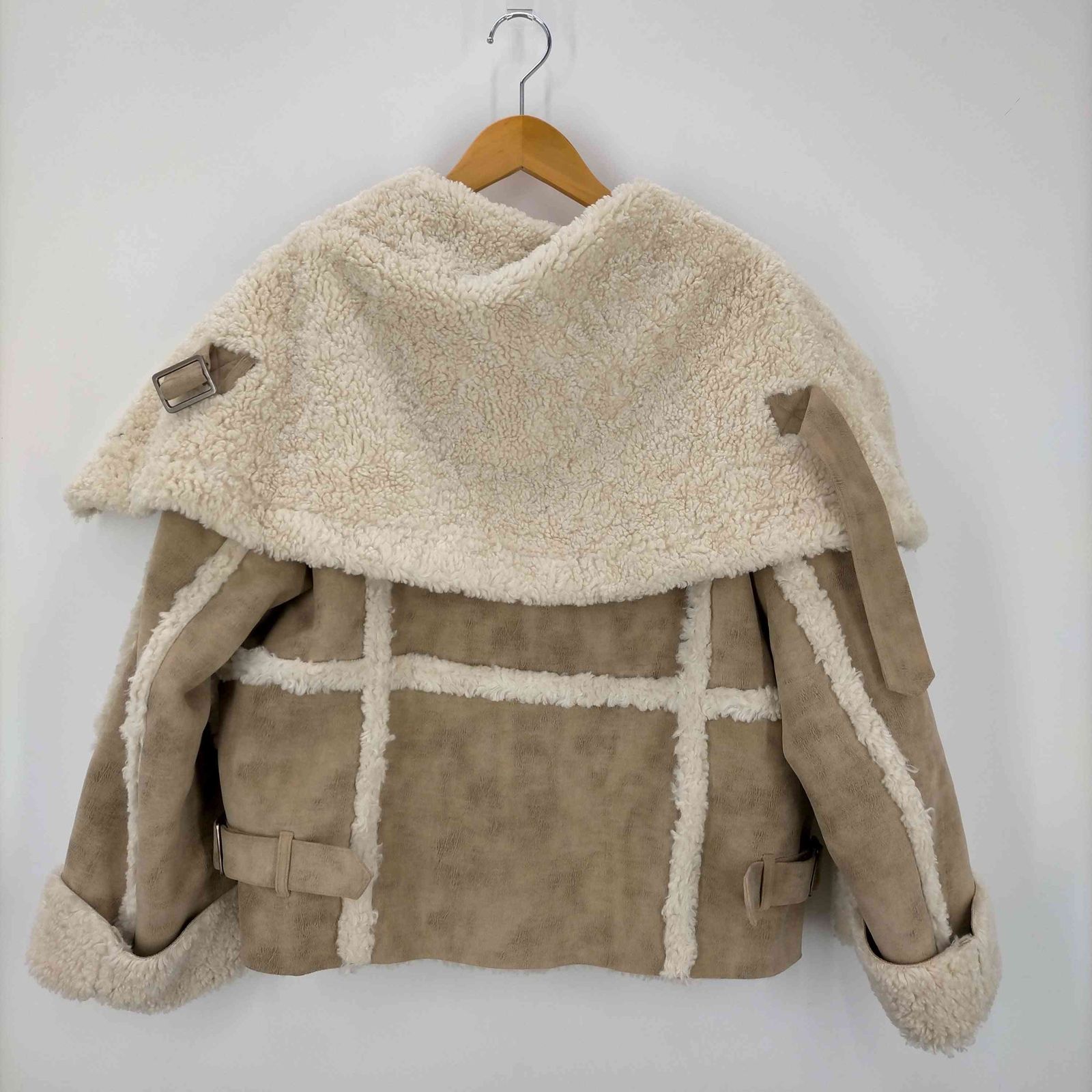 ムートンコート 2020AW PERVERZE Circle Curve Mouton Coat 2020AW PERVERZE Circle Curve Mouton Coatの通販 by a's shop｜ラクマ