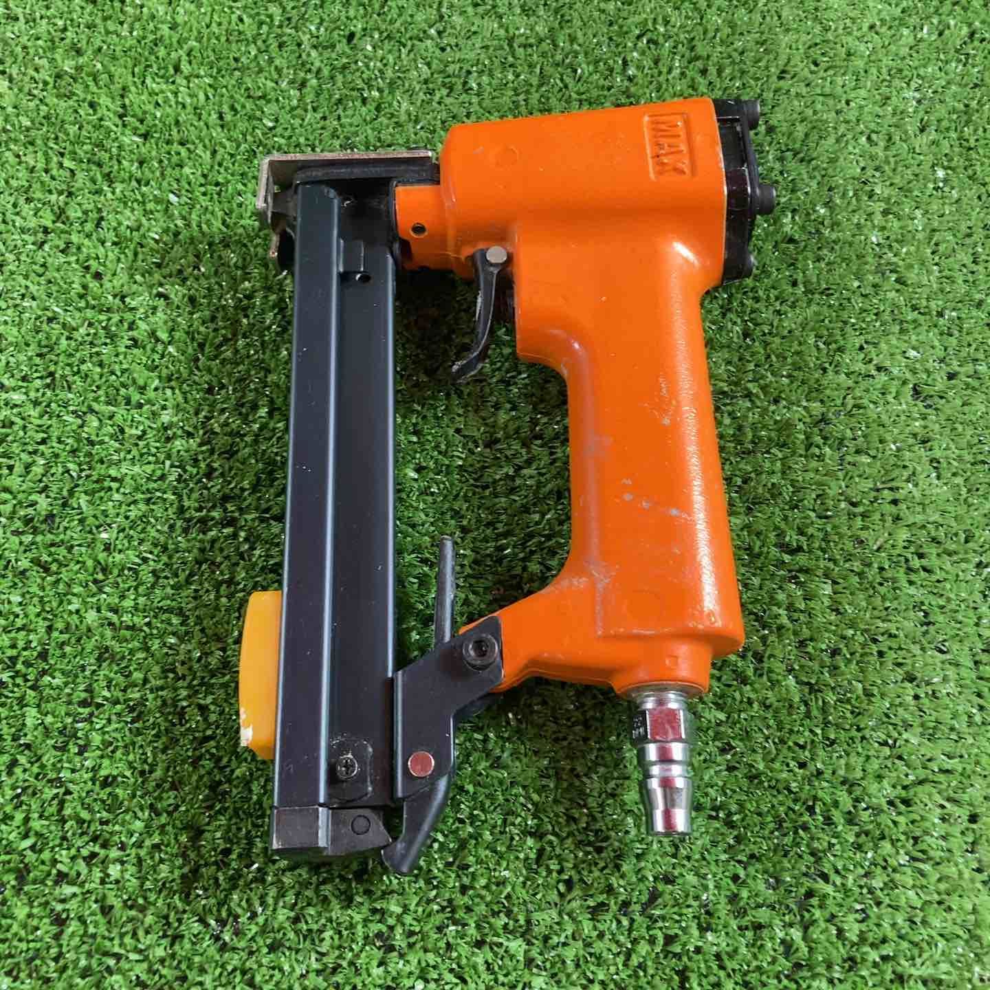 MAX マックス TA-20A/422J 常圧エアタッカ【市川行徳店】【店頭取引限定】【中古】管理番号：IT50VSWCFSEQ マックス（MAX） 常圧タッカ TA-20A/422JQ-Bゴールド 限定色 常圧