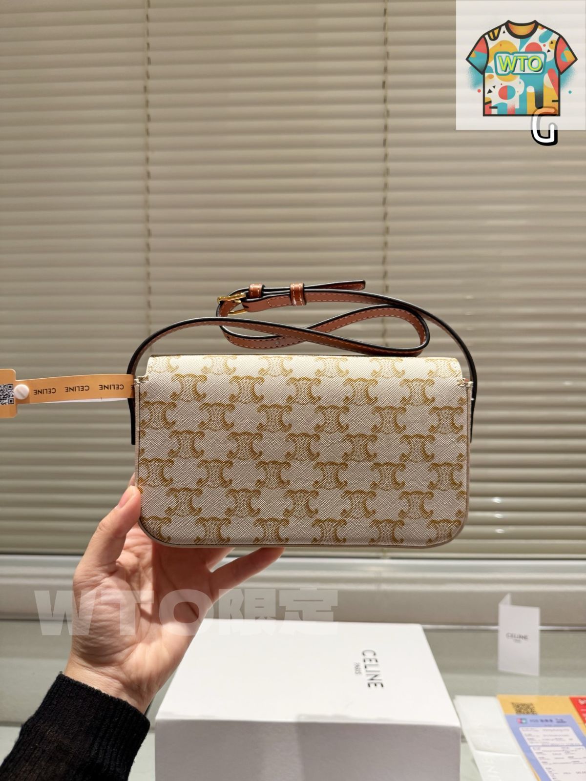 使用わずか❣️セリーヌ トリオンフ ホワイト コンパクト 箱付き！L71 Celine] トリオンフ ショルダーバッグ - ギフトボックス付き