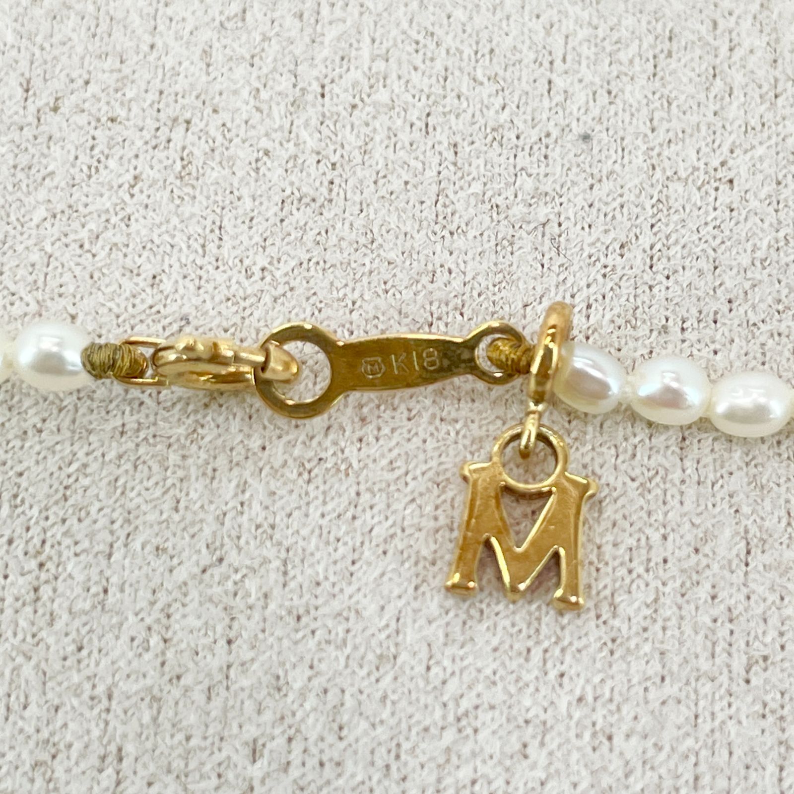 上品なファッション MIKIMOTO 多才 イニシャルチャーム ベビーパール K18 アクセサリー