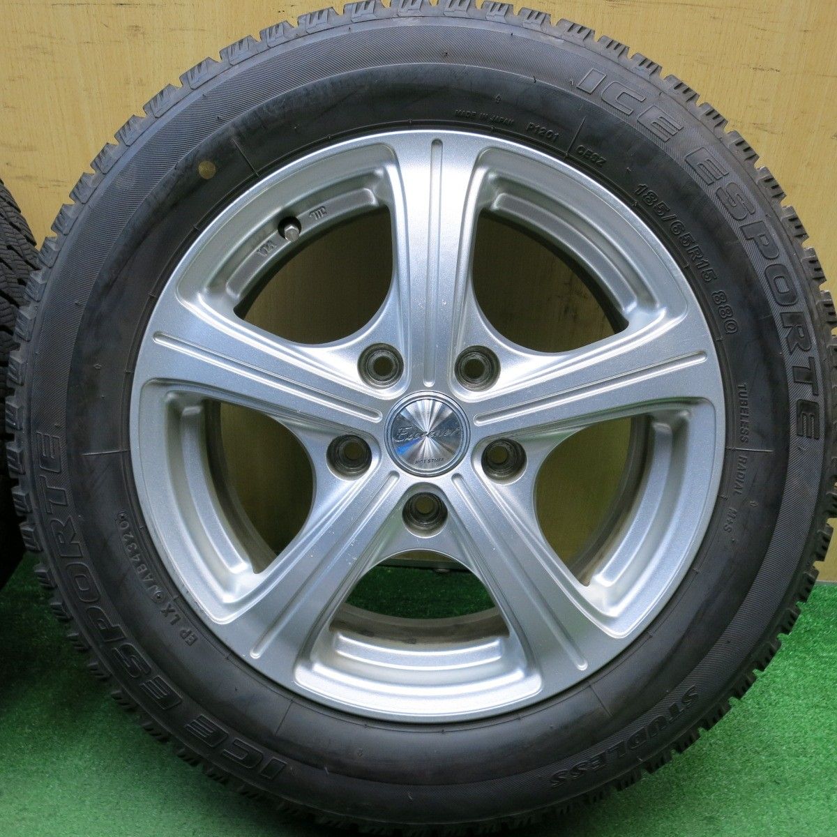 バリ溝！9.5分☆スタッドレス 185/65R15 アイスエスポルテ Exceeder