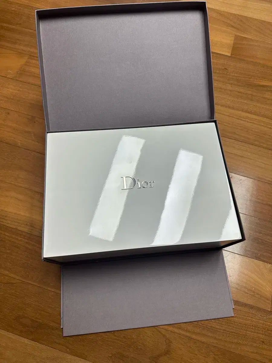 DIOR