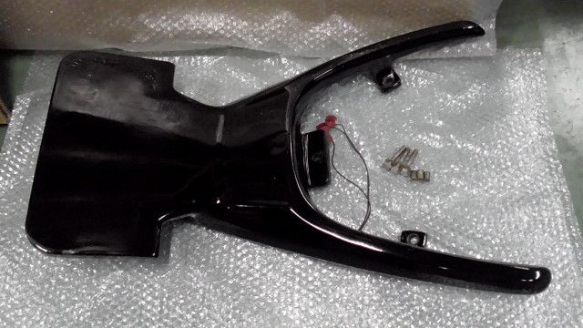 マジェスティ125 5CA の リアスポイラー 傷 1761267645