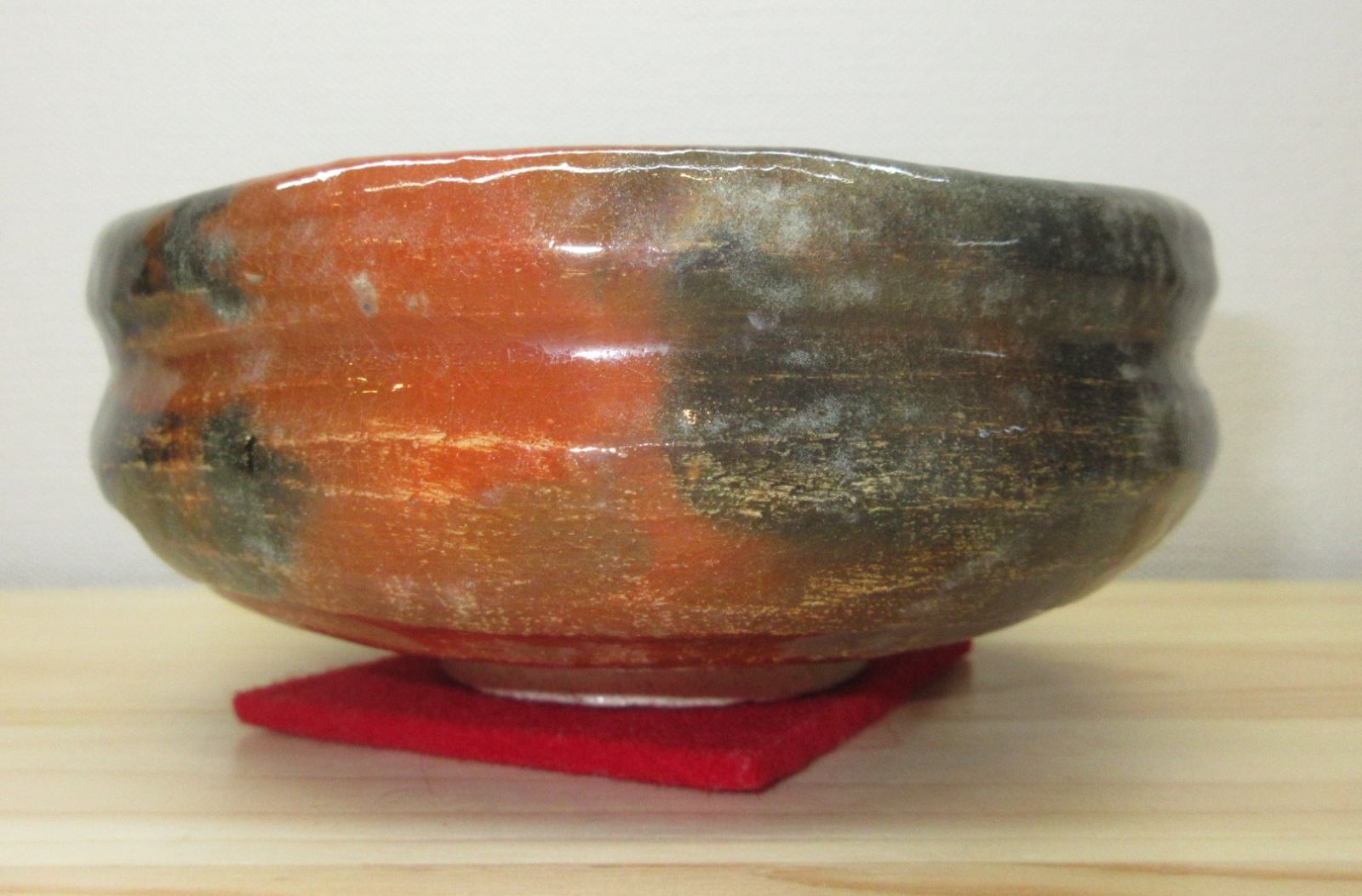 送料込【逢絢亭】茶道具 平茶碗 楽焼 赤楽 小川長楽 共箱入り 逢絢亭】茶道具 平茶碗 楽焼 赤楽 小川長楽 共箱入り - メルカリ