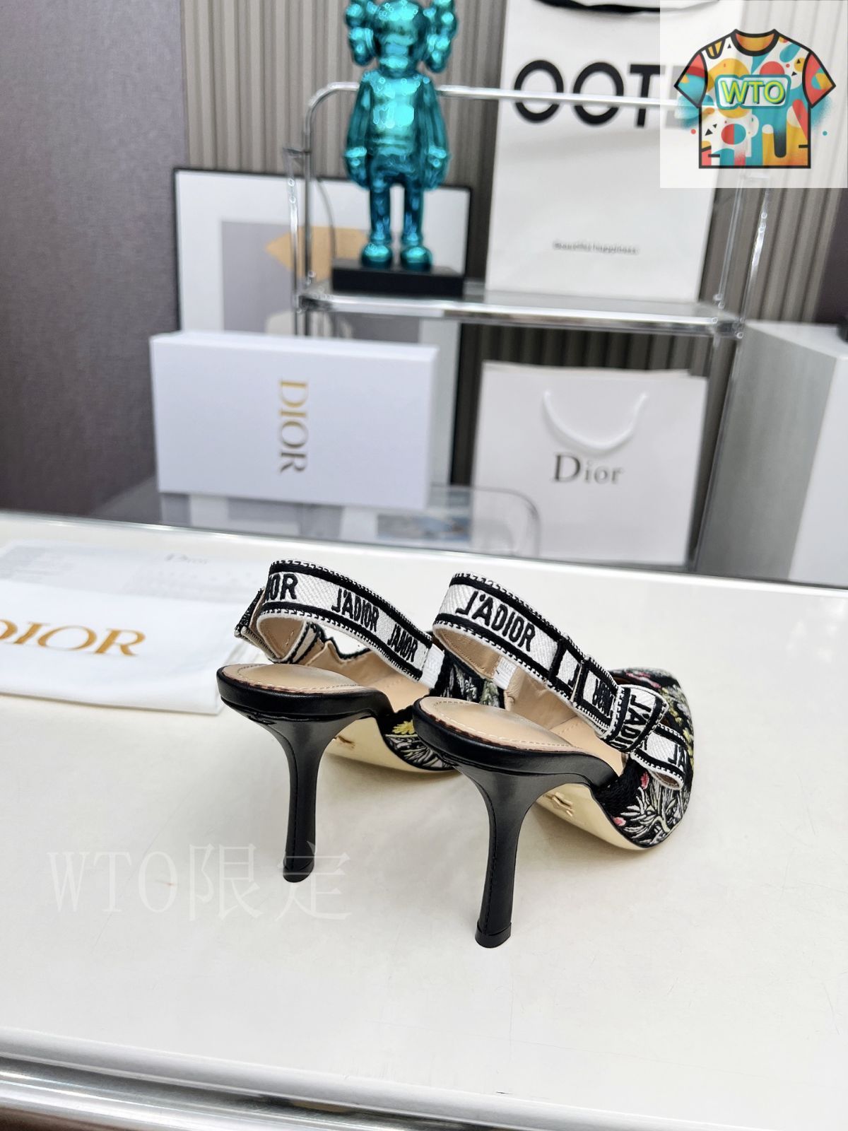 Dior 刺繍ハイヒール アルファベットロゴリボンサンダル07