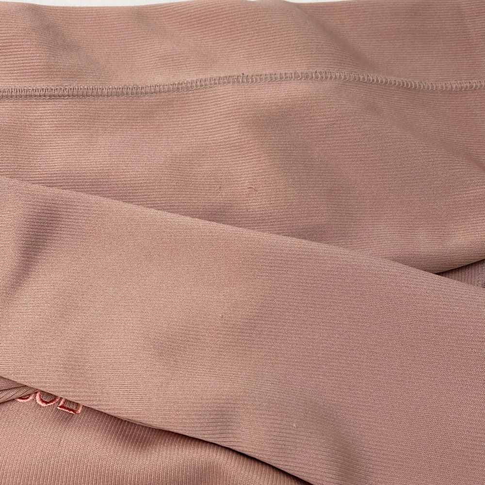 モデル スウェットトレーナー