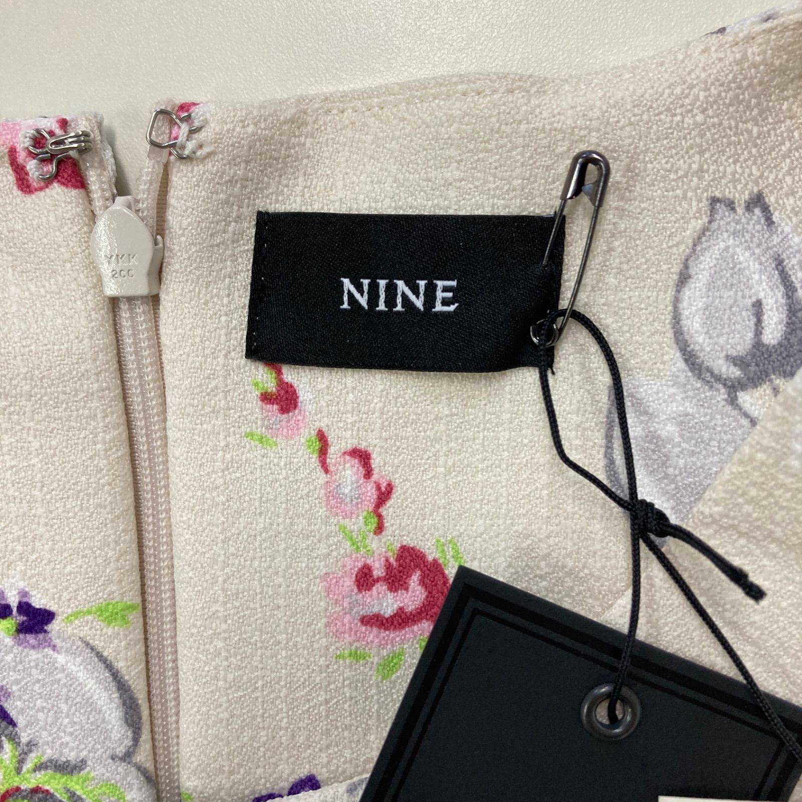 ノースリーブトップス 花柄パンツ