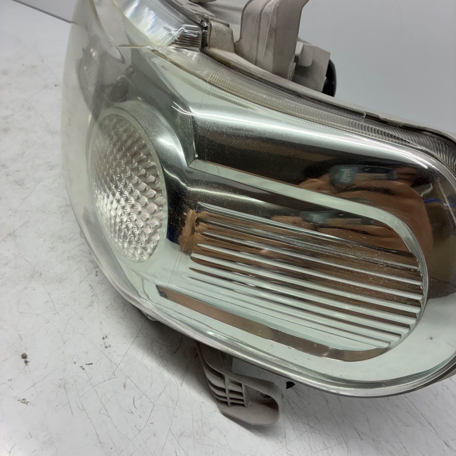 トヨタ ポルテ ヘッドライト レベライザー付き KOITO 52-128 ポルテ
