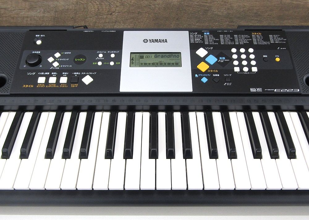 YAMAHA PSR-E223 シルバー 電子キーボード Yamaha PSR-E223 Entry-Level Portable Keyboard | Guitar Center