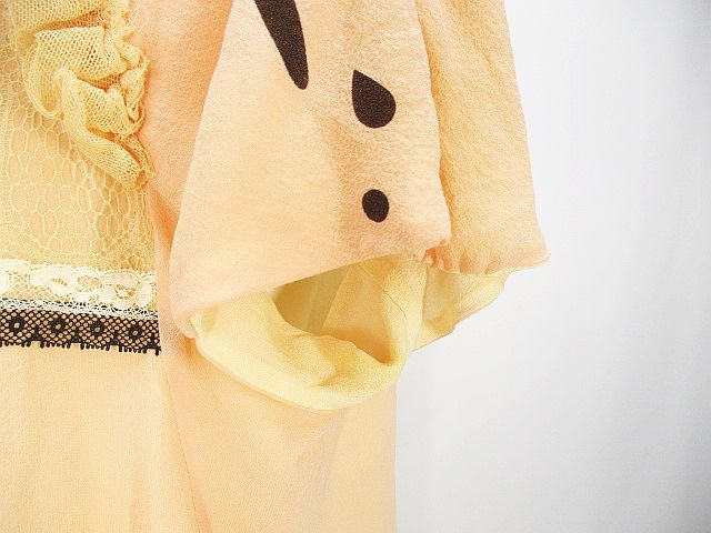 サーモンピンク