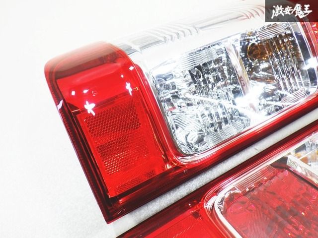 TOYOTA 新車取り外し ハイエース200系6型純正テールランプ左右 純正 ハイエース 200系 6型 テールランプ 新車外し TOYOTA 新車