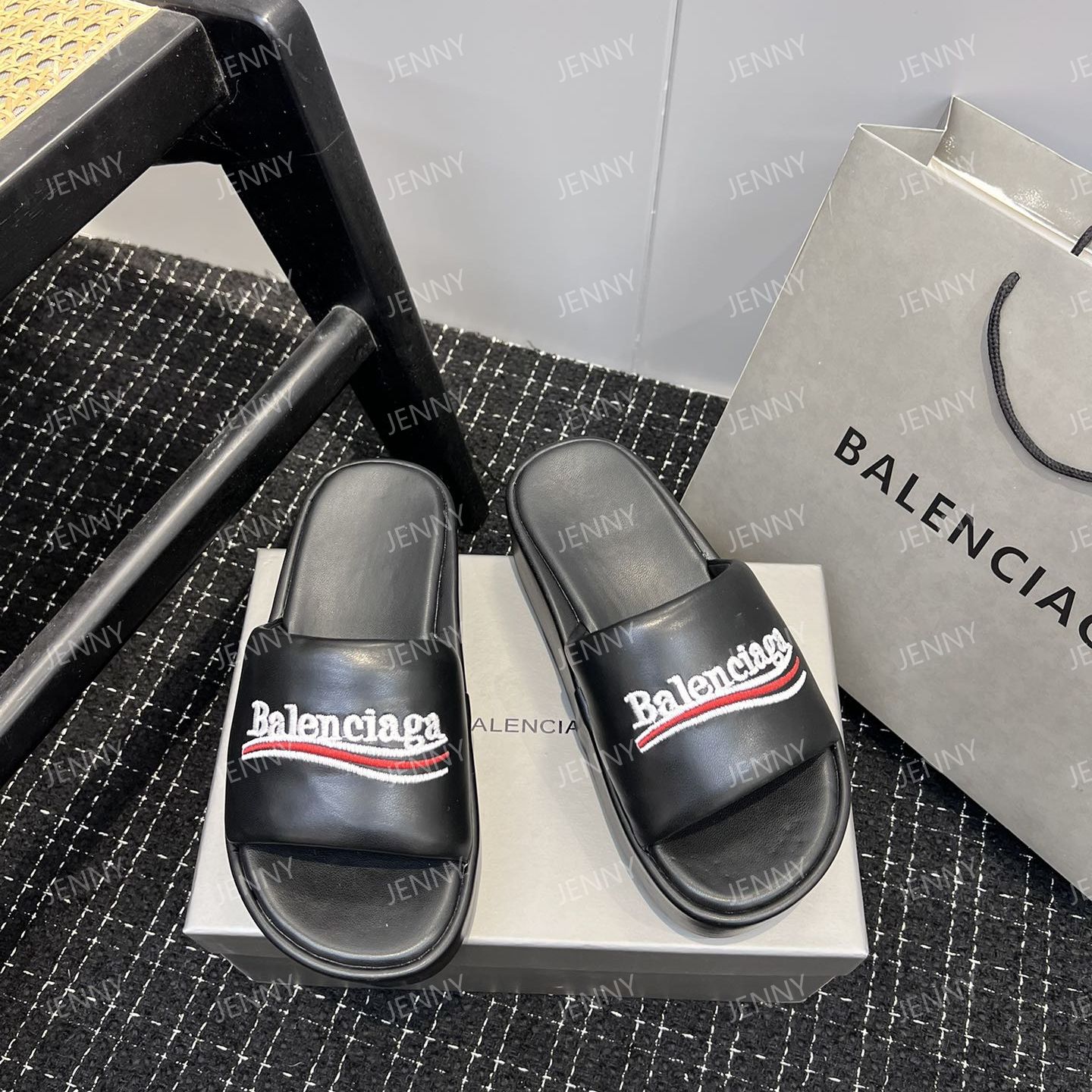 BALENCIAGA サンダル   ロゴデザイン ブラック   ブラック