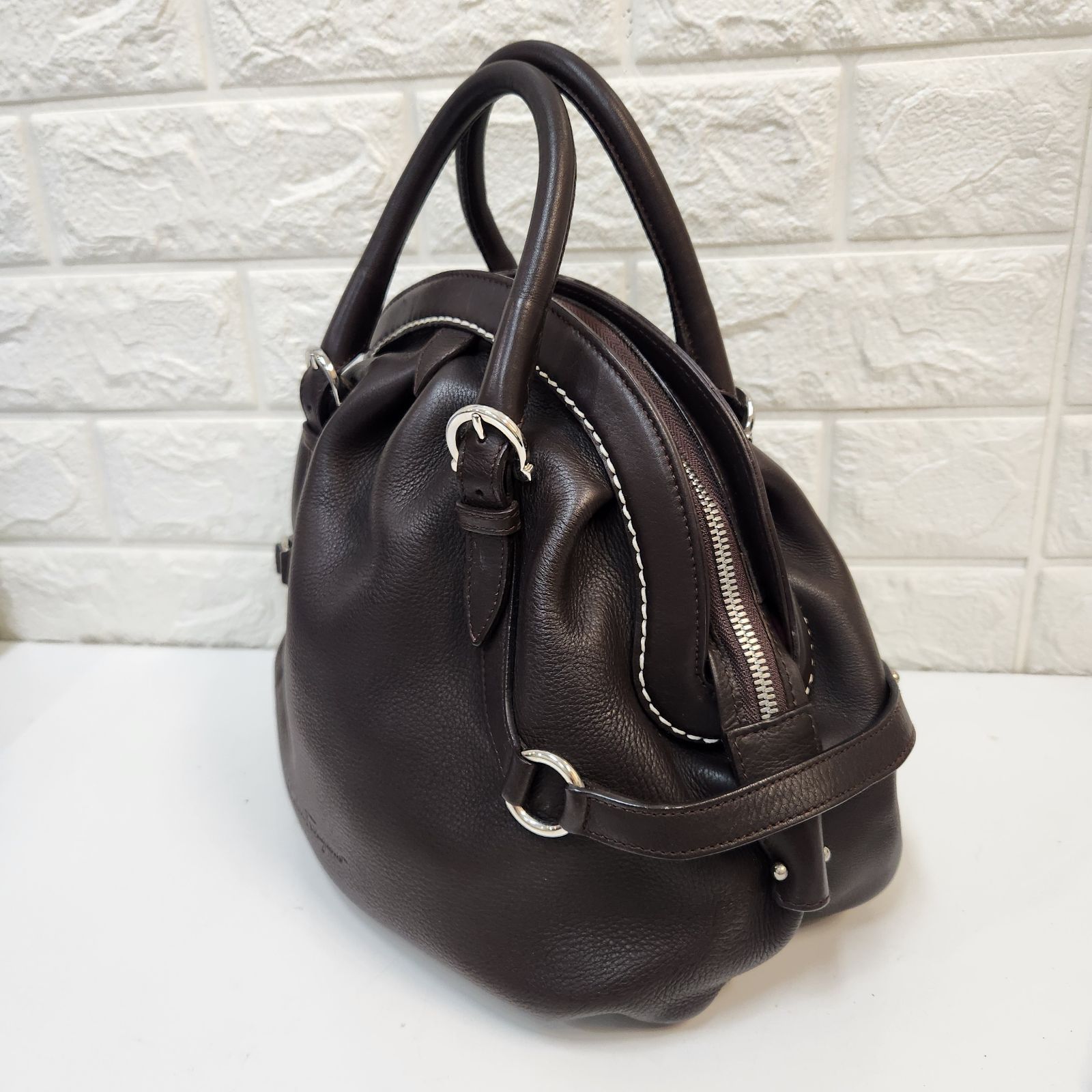 美品】Salvatore Ferragamo ハンドバッグ ダークブラウン レザー