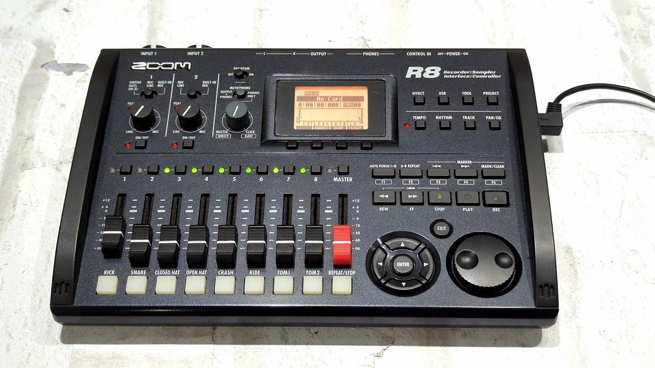【中古】ZOOM R8 マルチトラックレコーダー　純正電源アダプタ付 中古】ZOOM R8 マルチトラックレコーダー 純正電源アダプタ付 中古