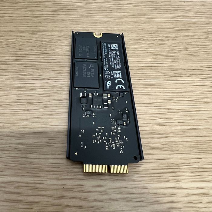 APPLE純正 SAMSUNG製 SSD 1TB MZ-KPV1TOS/OA4 - メルカリ