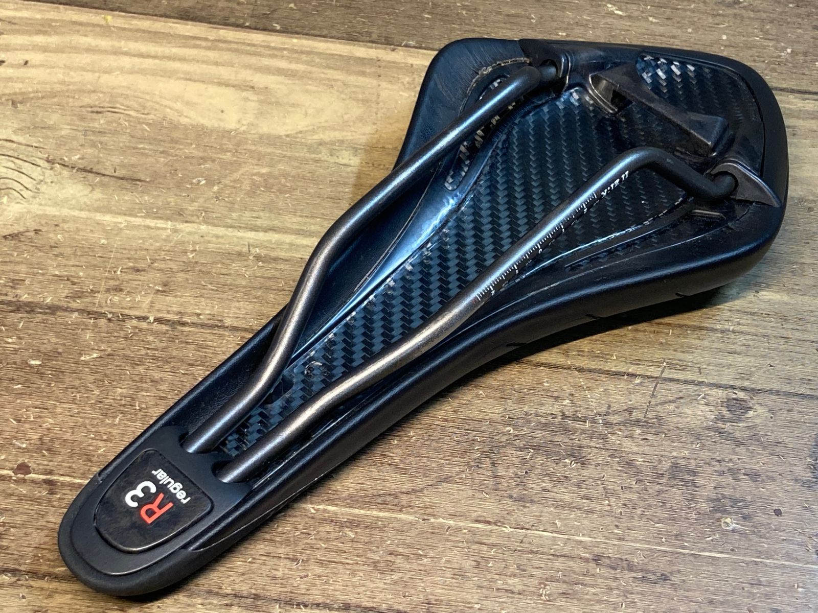 Fizik フィジーク フィジィーク ブラックサドル ブラック サイクリング