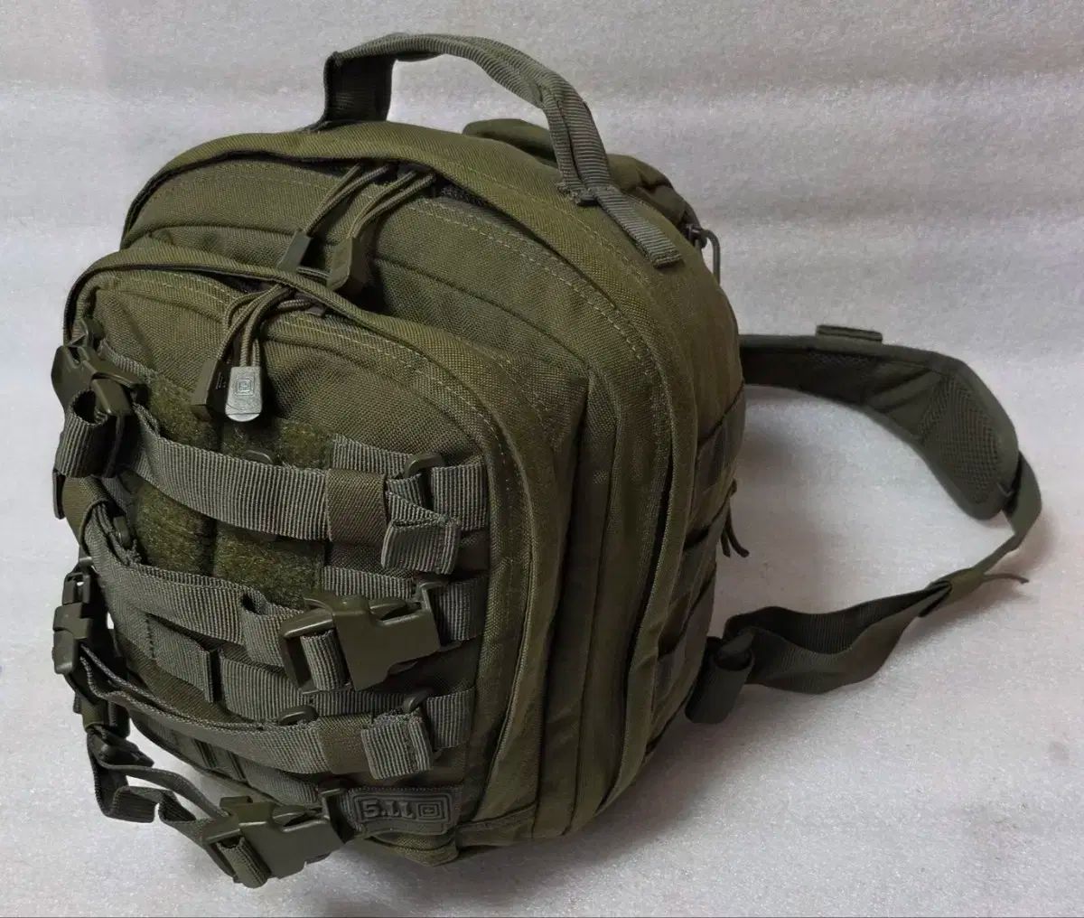 5 11 TACTICAL タクティカル ラッシュ モアブ 6 」 スリングバック タクティカルバッグ ダークグリーンカラー