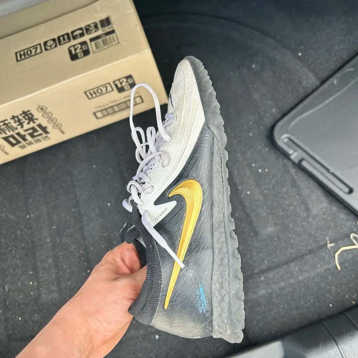 NIKE