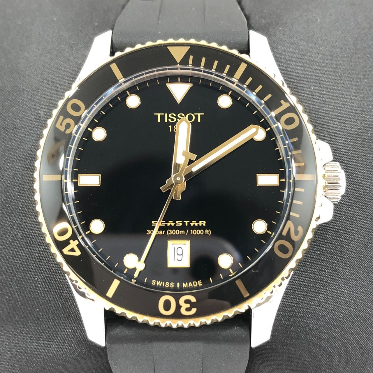 !!稼働品!! TISSOT ティソ SEASTAR シースター 1000 黒文字盤 時計 3針 ブラック メンズ デイト ブランド クォーツ QZ SS ラバー 完備