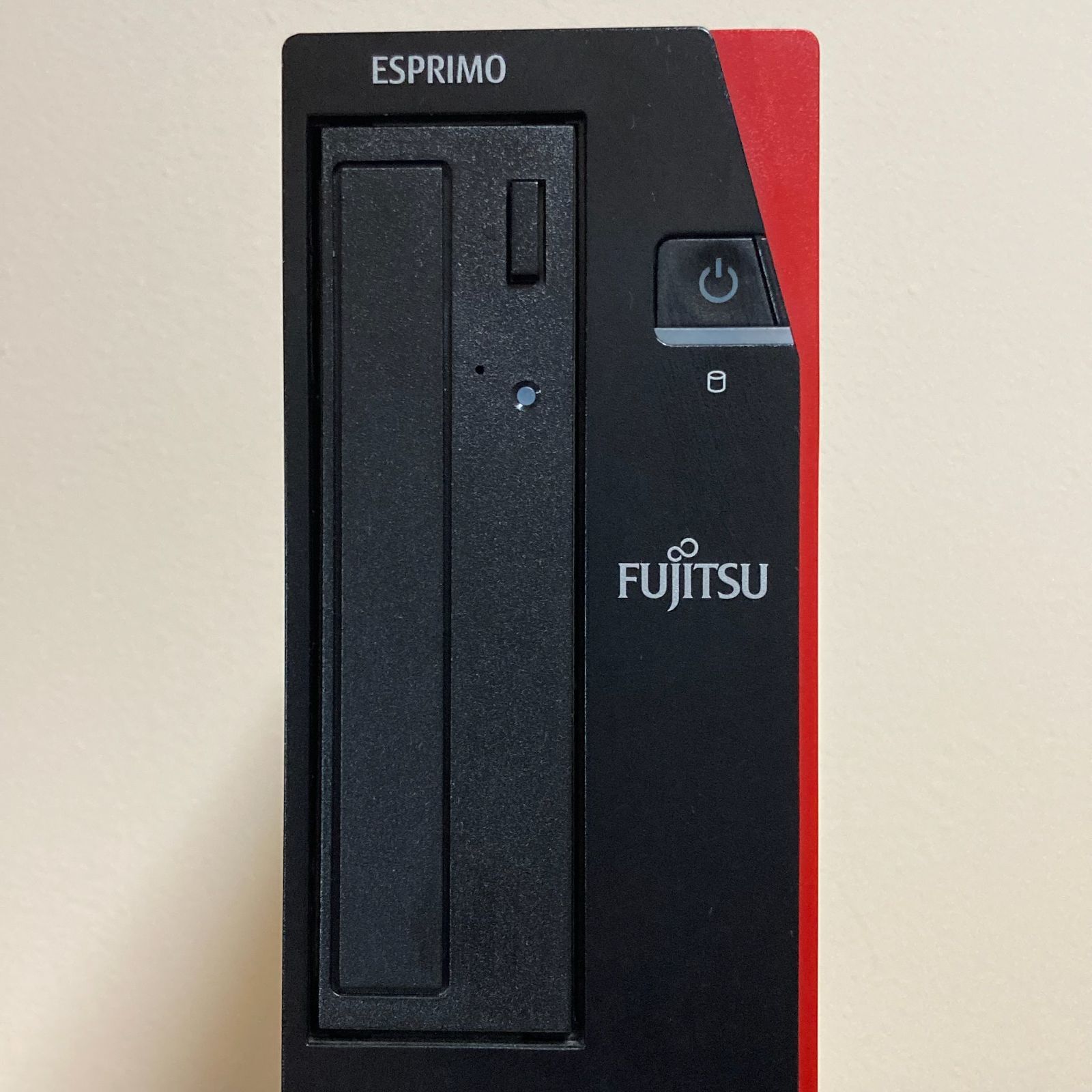 富士通 FUJITSU / Core i3 8100 / 4GBメモリ / FMVD39005Z