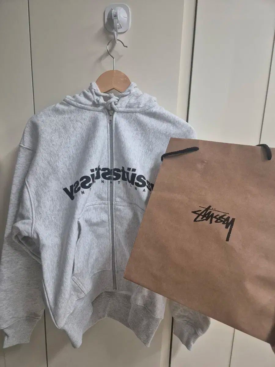 STUSSY ステューシー　グレージップパーカー　Sサイズ STUSSY グレー ジップアップパーカー S ストゥーシー パーカー S