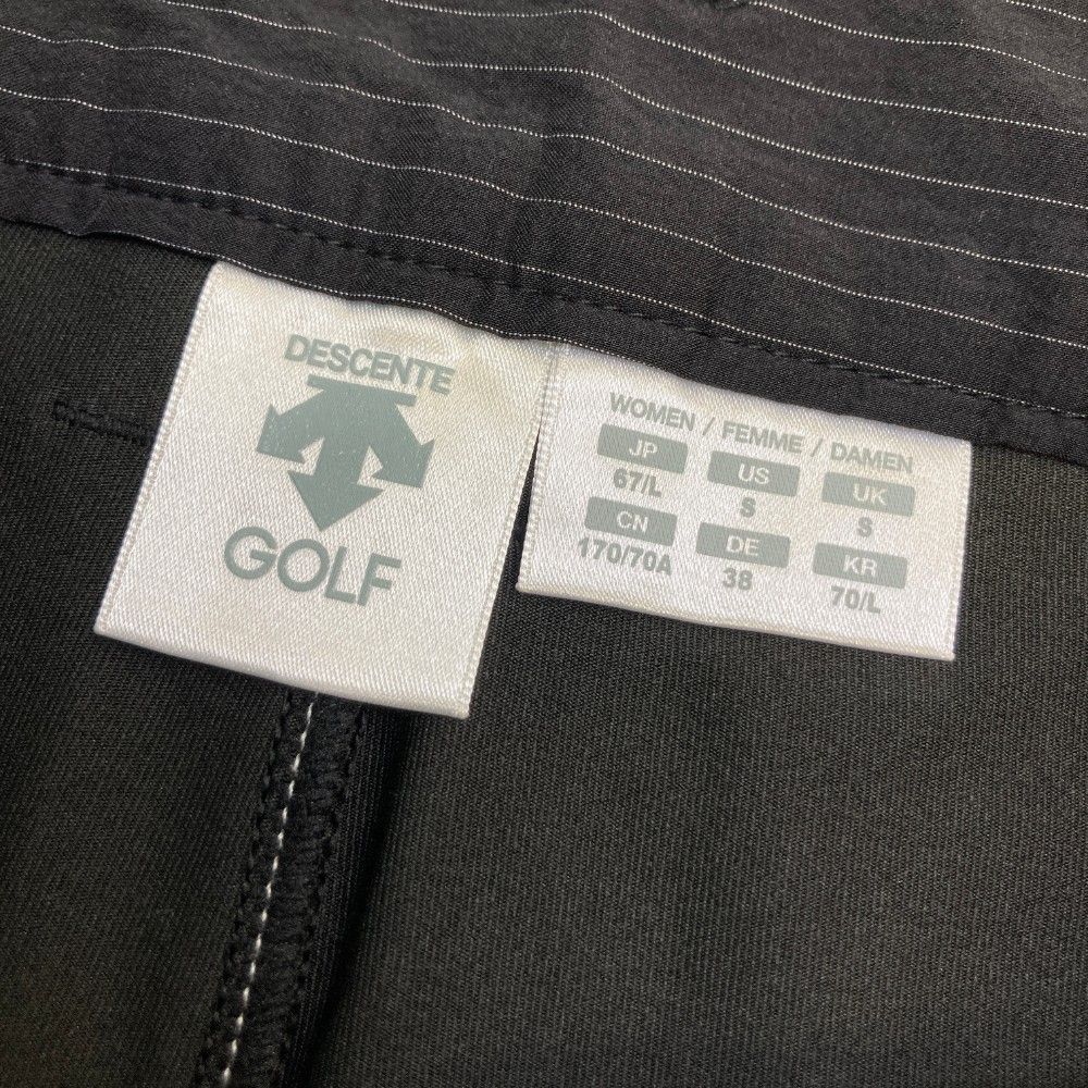 サイズ：L DESCENTE GOLF デサントゴルフ  インナー付 ナイロンスカート ストライプ柄 ブラック系 [240101427418] ゴルフウェア レディース ストスト サイズ：L DESCENTE GOLF デサントゴルフ インナー付 ナイロン