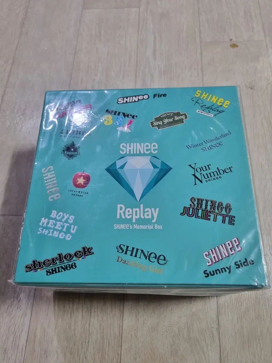SHINee´s Memorial Box ＂Replay SHINee's Memorial Box Replay