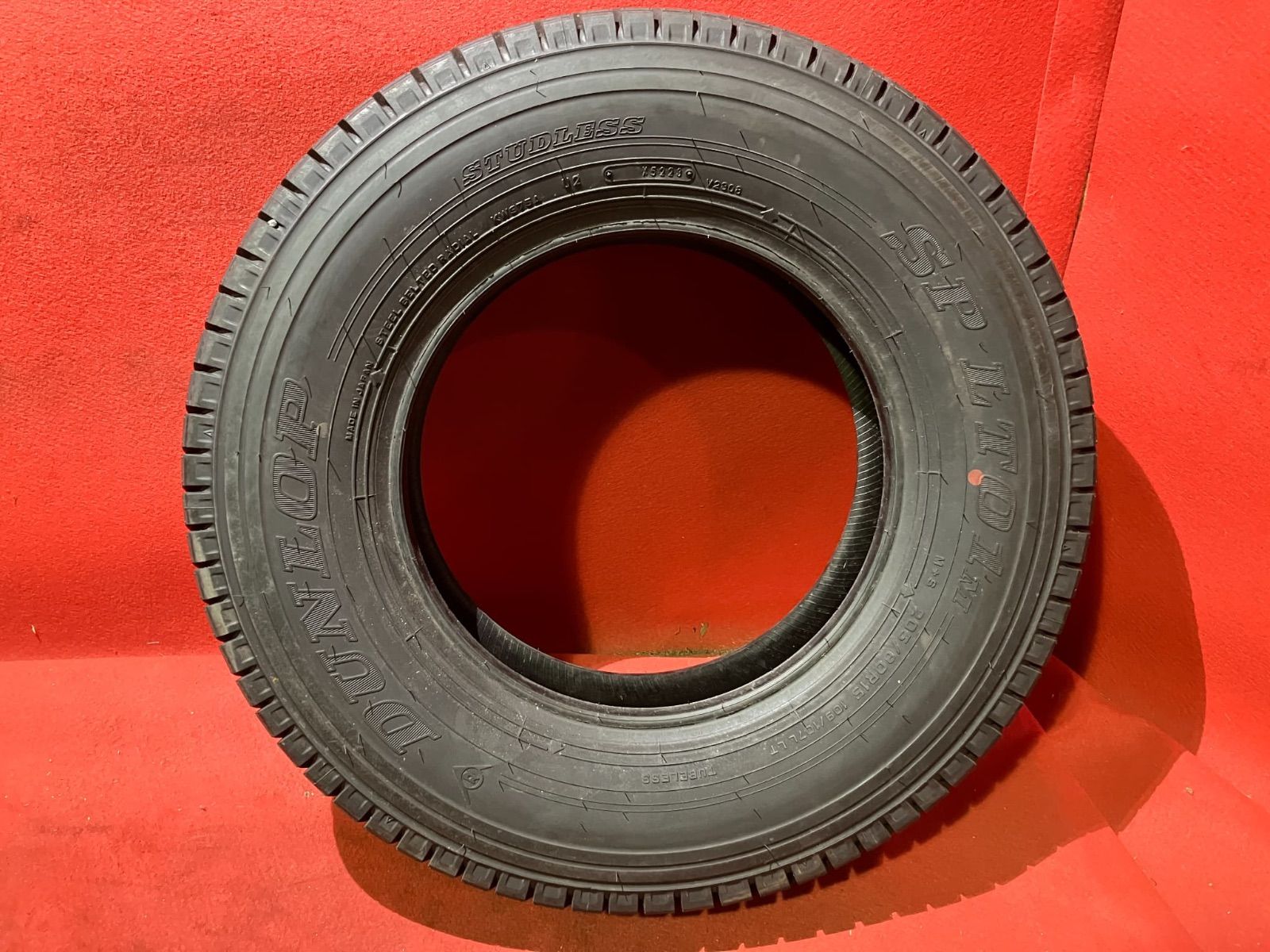 スタッドレスタイヤ 205