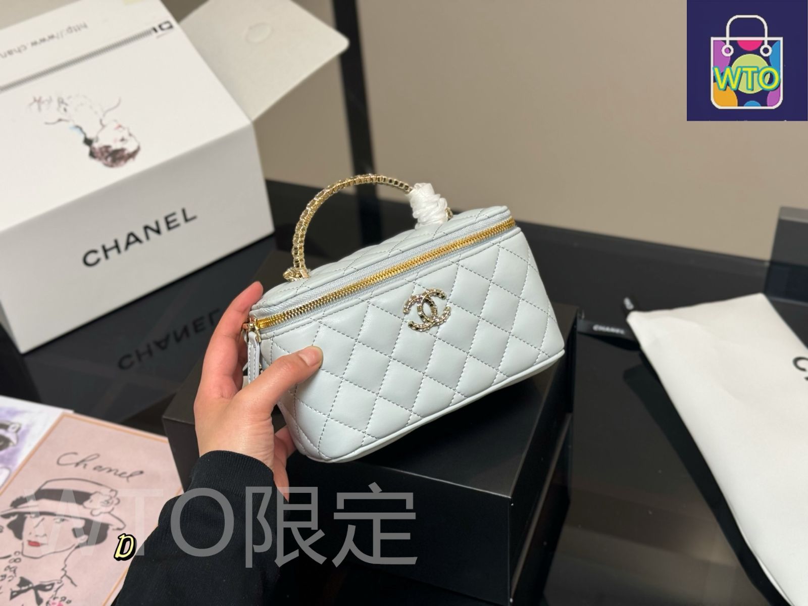 今日特価】Chanel Handle Cosmetic Box シャネル ハンドル