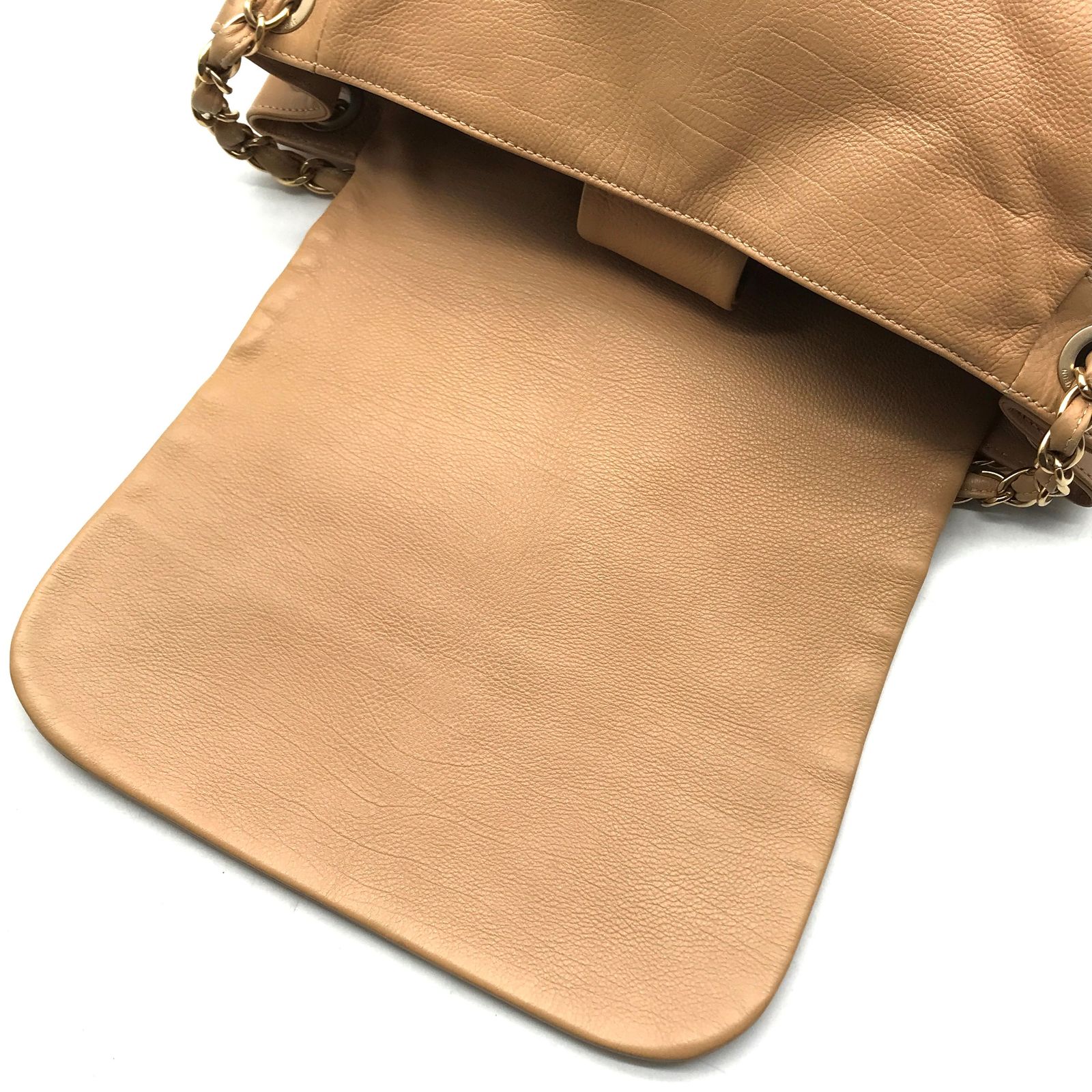良品 CHANEL シャネル ココマーク メタル ロゴ ラムスキン シングル フラップ チェーン ショルダー バッグ ベージュ a1580 CHANEL シャネル ココマーク メタル ロゴ ラムスキン シングル